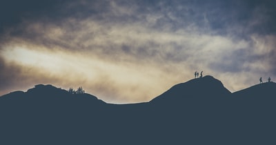 过山人影